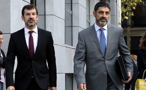 El comisario Ferrán López acompaña al mayor Josep Lluís Trapero en la Audiencia Nacional.