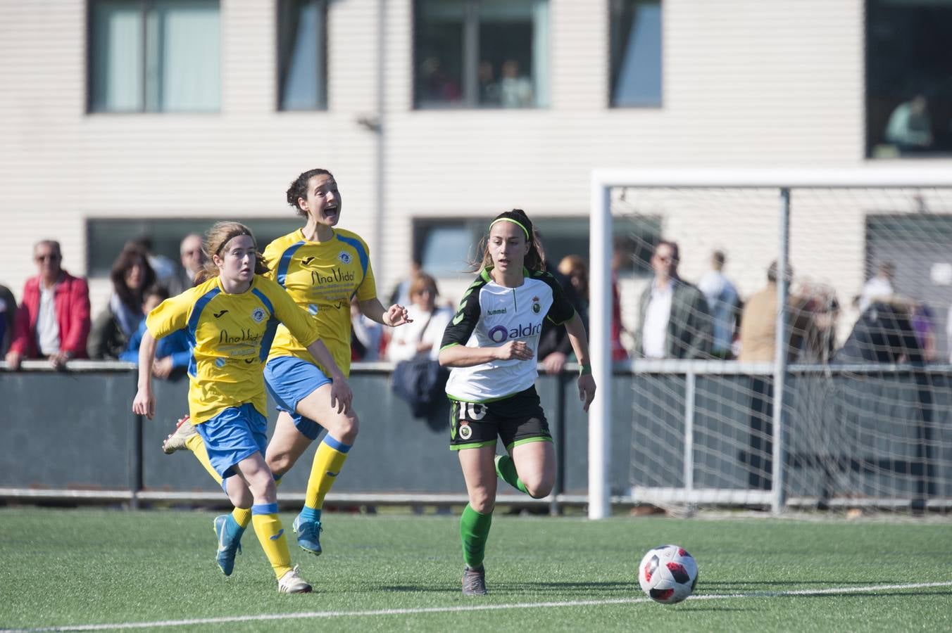 Fotos: Imágenes del partido Racing Féminas - Atlético Arousana