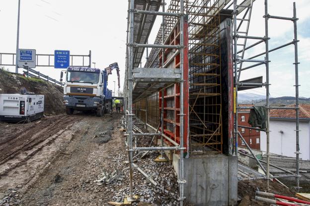 Imagen de archivo de obras en el nudo de Torrelavega.