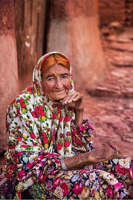 «Conocí a esta hermosa mujer en un pintoresco pueblo iraní llamado Abyaneh. No pudimos comunicarnos demasiado debido a la barrera del idioma, pero a veces las palabras simplemente no son necesarias».