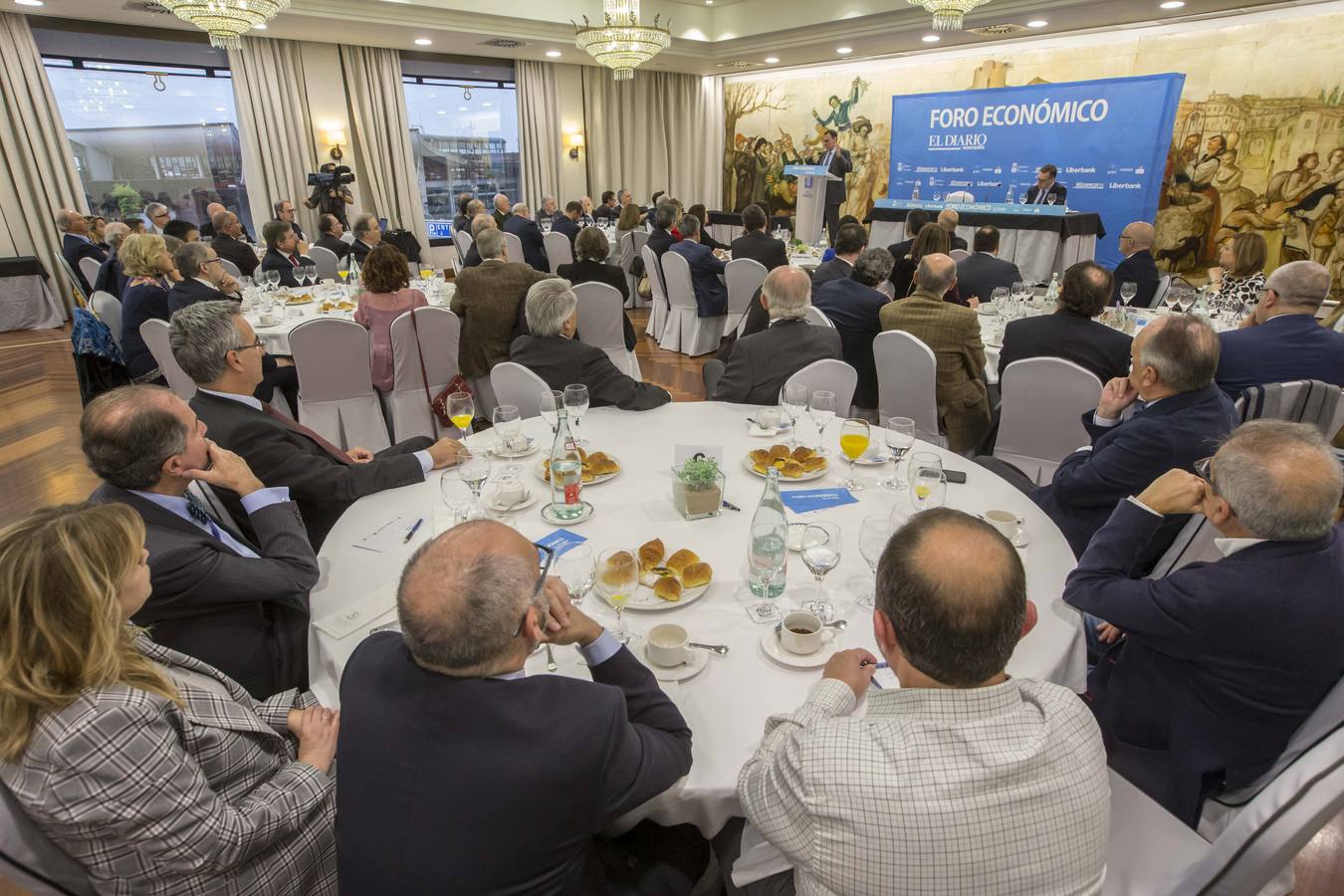 Fotos: Jaime Caruana en el Foro Económico de El Diario Montañés