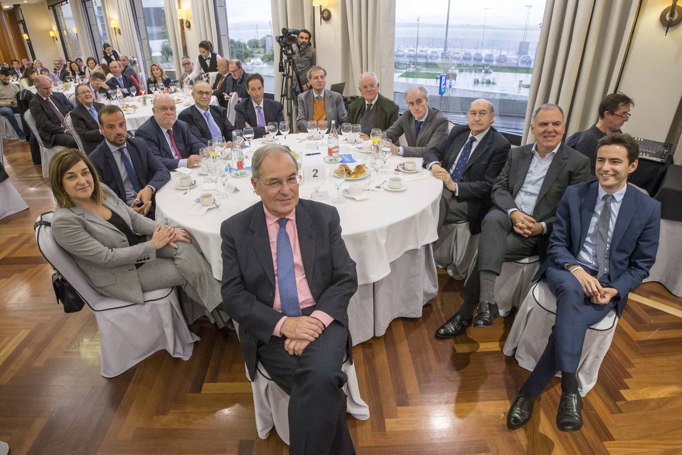 Fotos: Jaime Caruana en el Foro Económico de El Diario Montañés