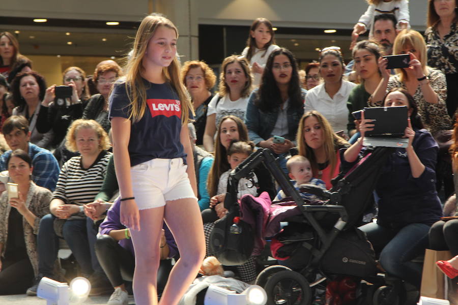 Pequeños de toda la región protagonizaron el desfile primavera-verano de El Corte Inglés