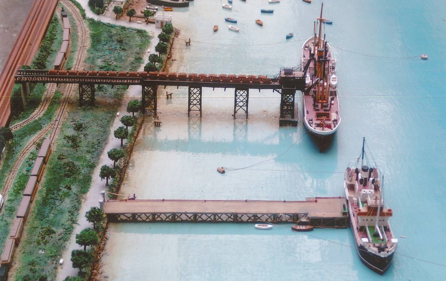 Maqueta del entorno del puerto de El Astillero que recrea con todo lujo de detalles cómo era la zona en el año 1930.