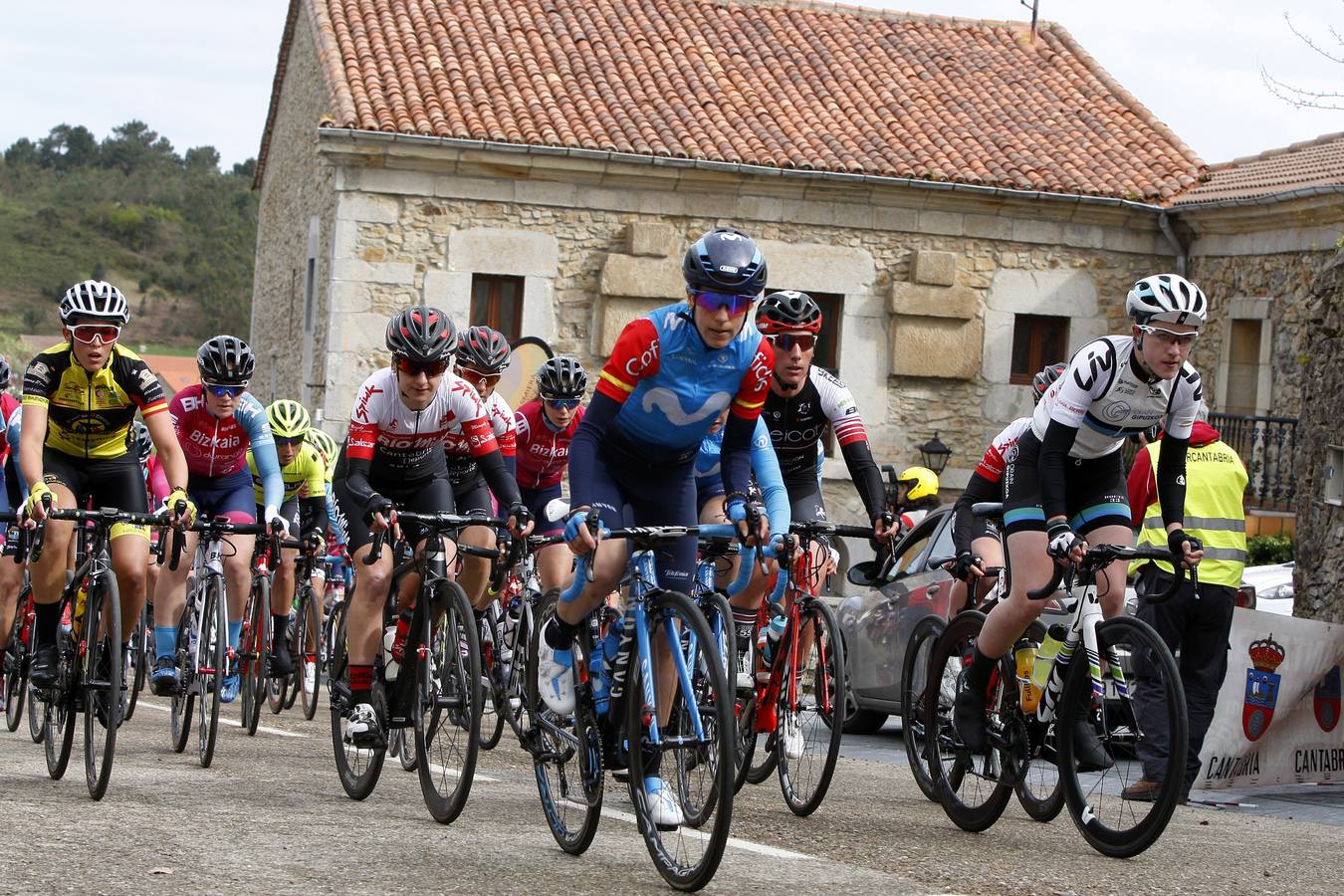 Fotos: María Martins gana el Trofeo Villa de Noja de ciclismo femenino