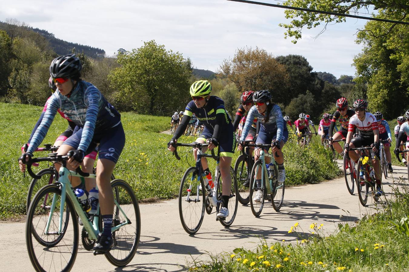 Fotos: María Martins gana el Trofeo Villa de Noja de ciclismo femenino