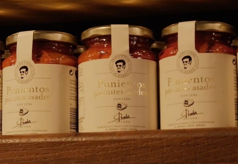 Recorremos León para descubrir qué esconden sus productos avalados con sellos de calidad. En la primera parada conocemos la manzana reineta, la pera conferencia, la castaña, la cereza, el pimiento asado y, como no, el emblema culinario de la comarca berciana