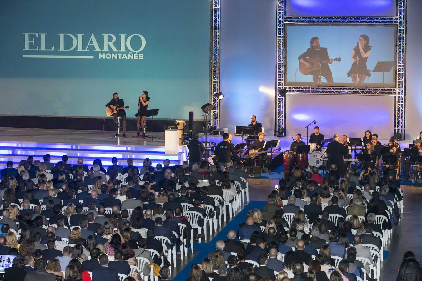 Momento de la actuación de Pablo Bermúdez y Pilar Revuelta 'Piloshka'.