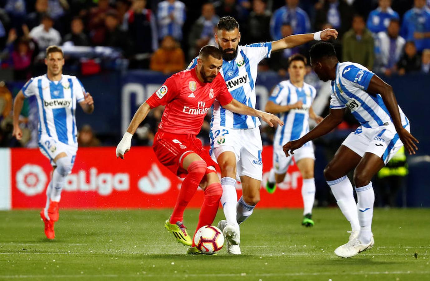 Butarque vivió una noche de emociones con la visita del Real Madrid, que jugó su primer partido de esta Liga en lunes.