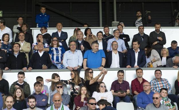 El palco del Malecón se llenó de políticos en campaña.