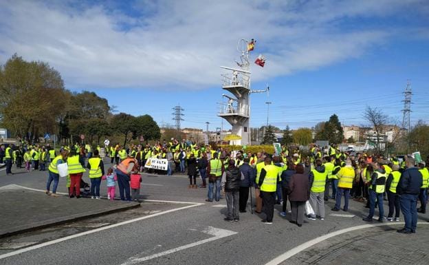 Vecinos afectados por la línea se manifiestan en marchas que recorren los municipios de Camargo y El Astillero.