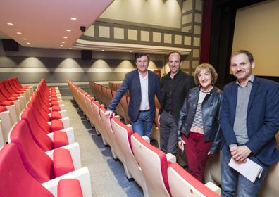 Imagen secundaria 1 - Arriba, Fernández Mañanes, el director de la Sociedad Regional de Cultura, Ranea y Navarro