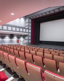 Imagen secundaria 2 - Arriba, Fernández Mañanes, el director de la Sociedad Regional de Cultura, Ranea y Navarro