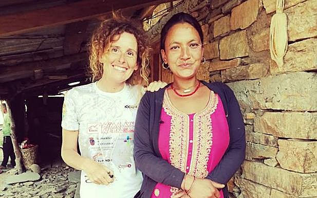 «No vuelvo a probar la leche de búfalo», dice Raquel García desde Nepal en esta carta
