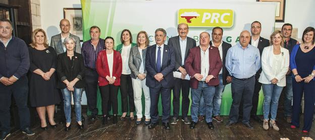 Acto del PRC celebrado esta mañana en Alceda, con los candidatos a las catorce alcaldías del Pas.