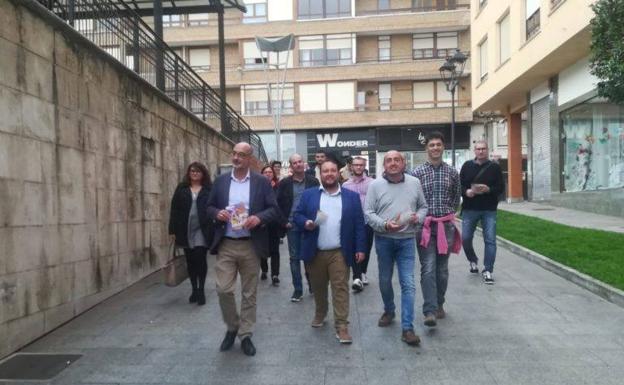 Visita a Camargo de los candidatos de Ciudadanos, esta mañana.