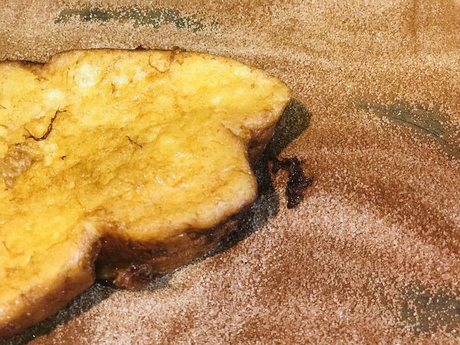 TORRIJAS. 7-Sacar de la sartén, pasar por azúcar y canela. Listas para degustar. 