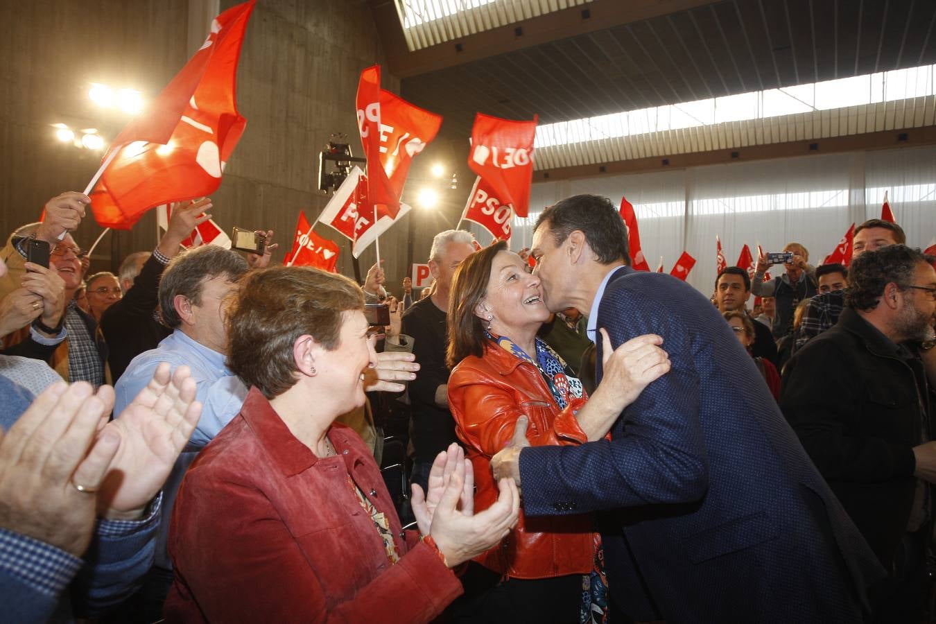 Fotos: Pedro Sánchez hace campaña en Cantabria