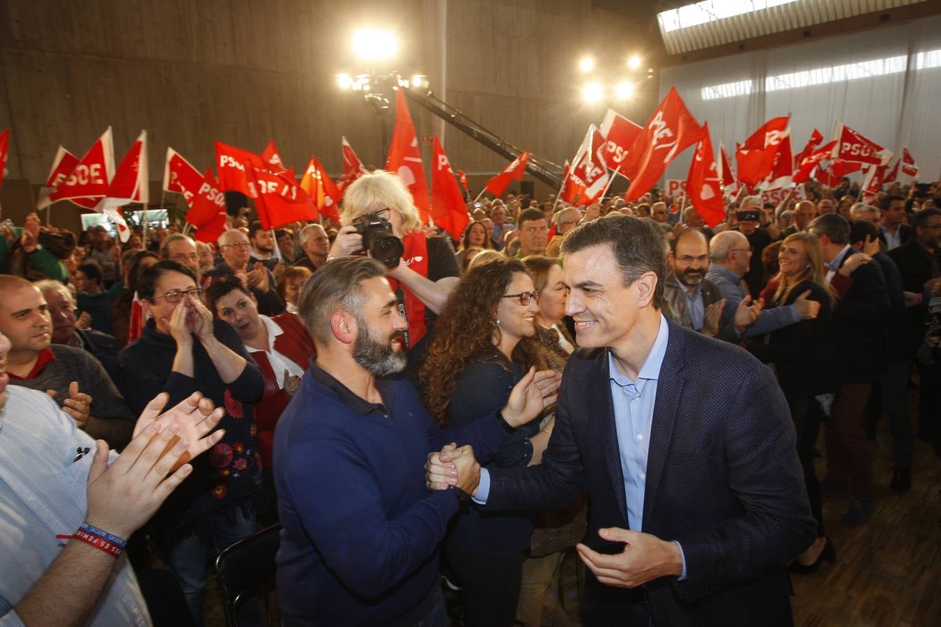 Fotos: Pedro Sánchez hace campaña en Cantabria