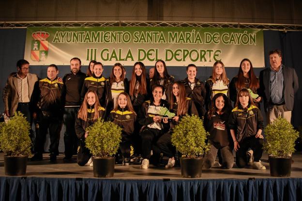 El CD Cayón femenino fue uno de los grupos en ser reconocido por la igualdad de oportunidades que brinda.