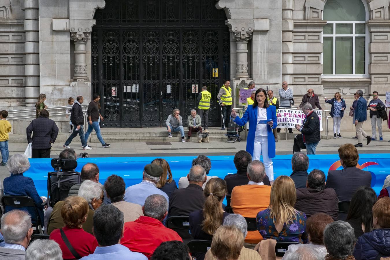 Somos el equipo que ha hecho...", repitió antes de cada punto en una enumeración de acciones, en un balance de legislatura. 