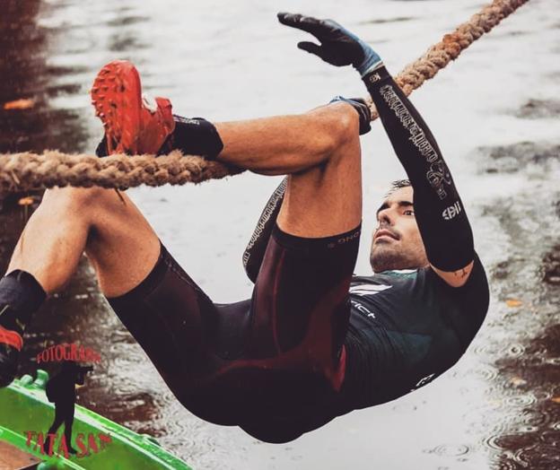 Fran Baldeón en un obstáculo del Campeonato Nacional de OCR de Allariz logrando el cuarto puesto. 