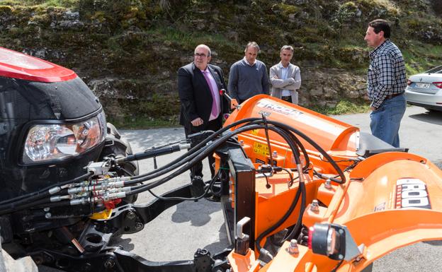 Vega de Liébana mejora el equipamiento de su servicio de vialidad y mantenimiento