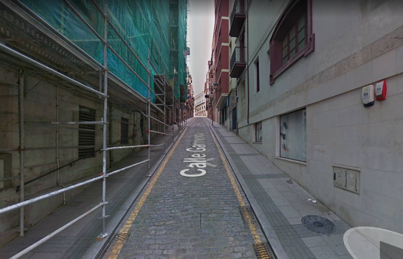 La mujer vive en la calle Garmendia de Santander.