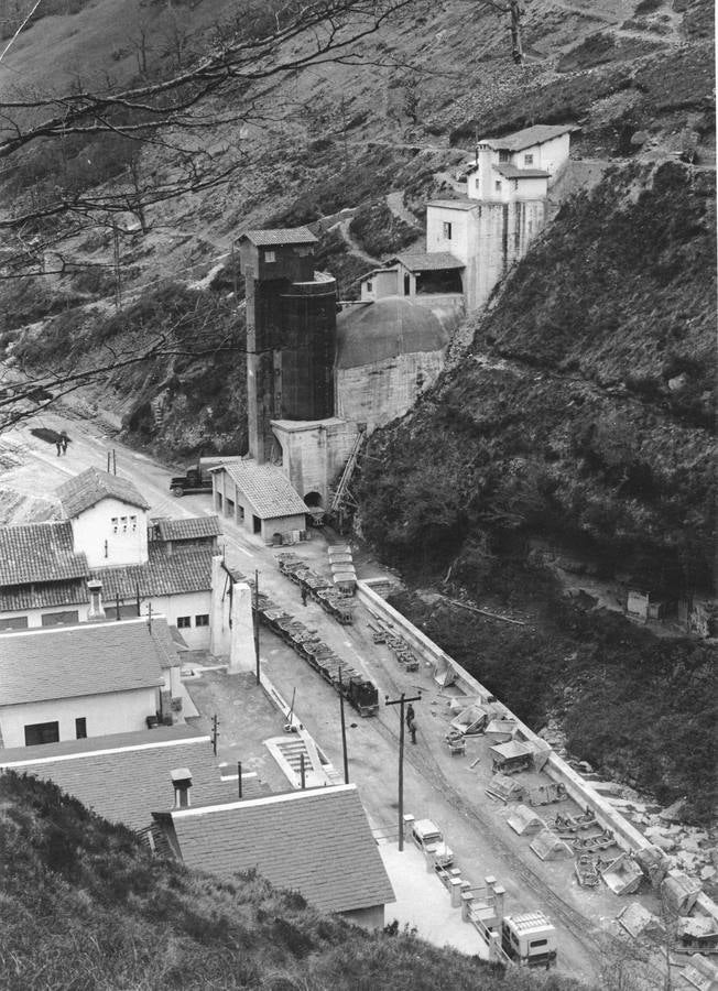 La hormigonera y parte de poblado de Yera fotografiado desde la parte superior del túnel