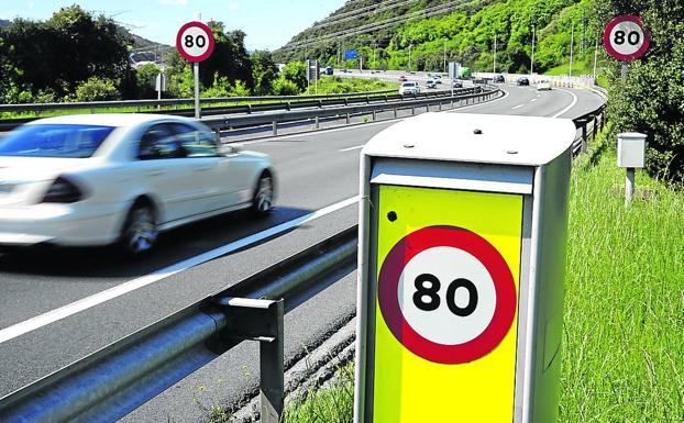 La primera limitación a 80 kilómetros por hora se aplicó en abril de 2016. 