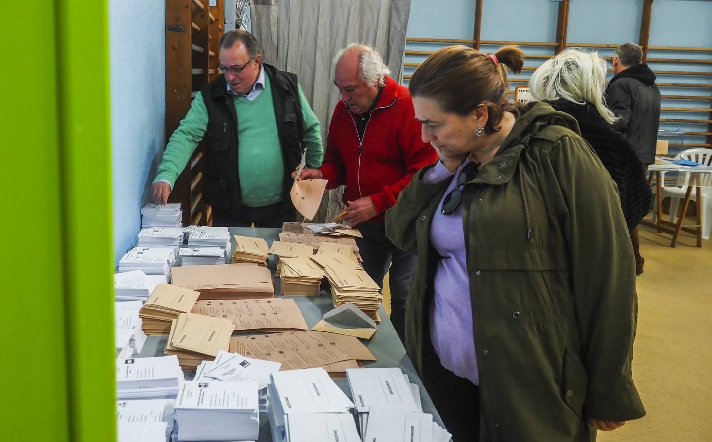 Así están siendo las votaciones en los diferentes colegios de Cantabria.