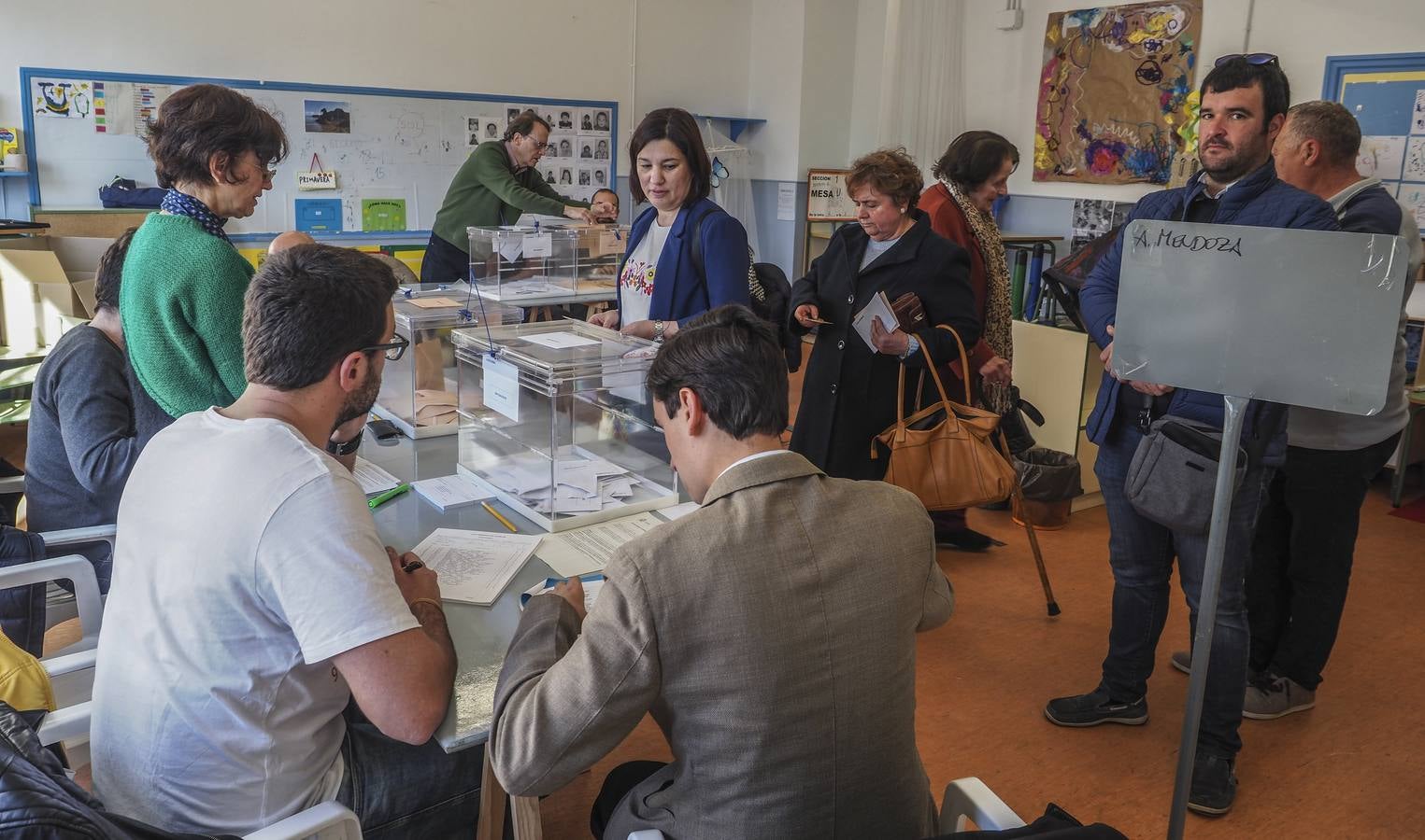 Así están siendo las votaciones en los diferentes colegios de Cantabria.