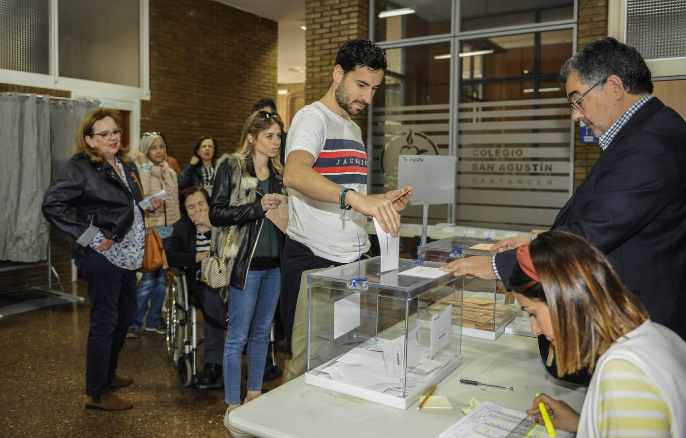 Así están siendo las votaciones en los diferentes colegios de Cantabria.