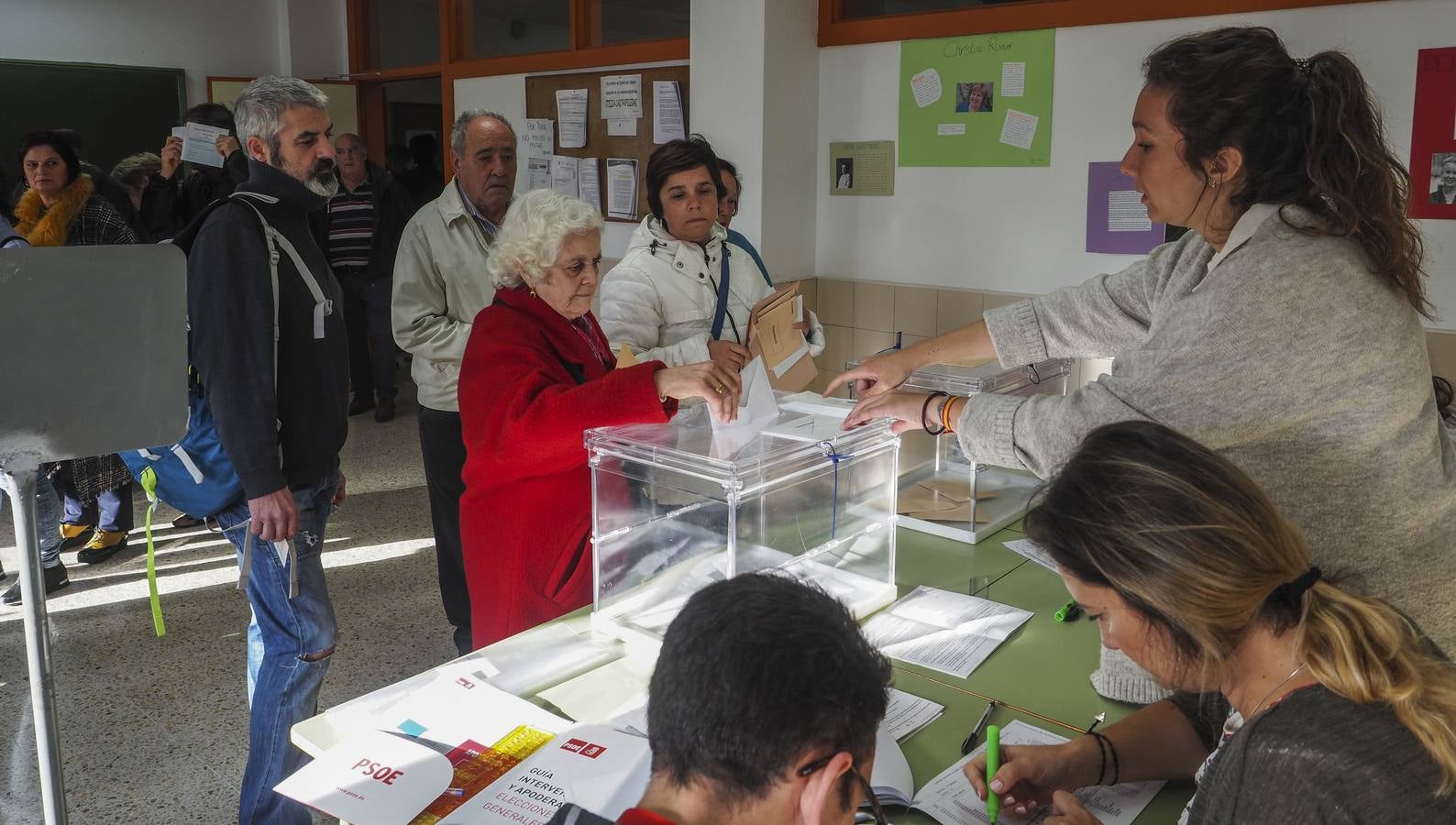 Así están siendo las votaciones en los diferentes colegios de Cantabria.