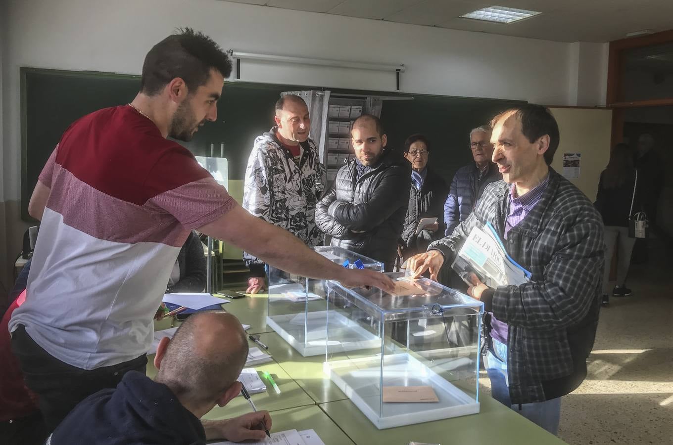 Así están siendo las votaciones en los diferentes colegios de Cantabria.