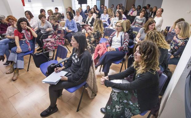 Las enfermeras, en la asamblea de ayer, lunes.