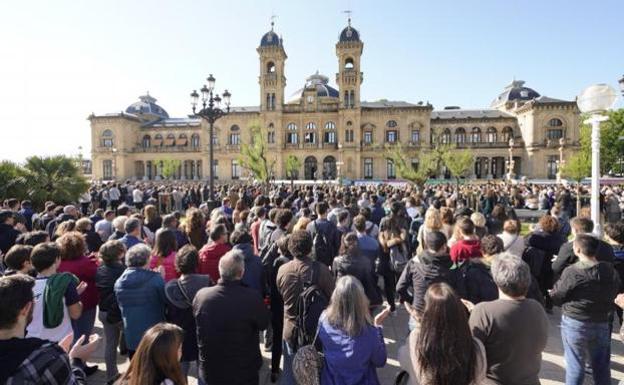 Concentración en San Sebatián por la muerte de un menor tras una pelea