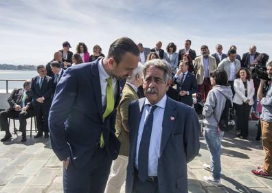 Imagen secundaria 1 - Arriba posando frente a las càmas y abajo con el hijo de Marcano