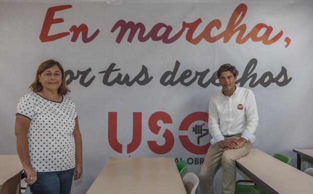 Mercedes Martínez y Joaquín Pérez, ayer en la sede santanderina de USO. :: MARÍA GIL