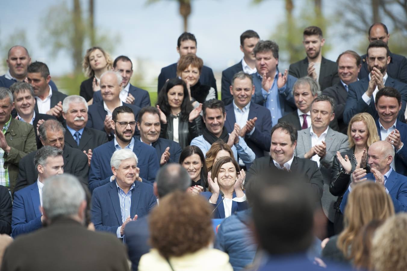 María José Sáenz de Buruaha ha dirigido la presentación de los candidatos populares a las alcaldías de todos municipios de Cantabria que ha tenido lugar este miércoles, 1 de mayo, en la terraza de la primera playa del Sardinero en Santander