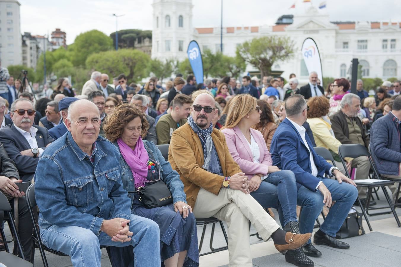 María José Sáenz de Buruaha ha dirigido la presentación de los candidatos populares a las alcaldías de todos municipios de Cantabria que ha tenido lugar este miércoles, 1 de mayo, en la terraza de la primera playa del Sardinero en Santander