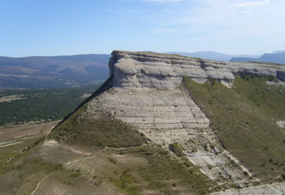 El Paño y el Collado de Llosa desde el extremo del borde del Dulla.