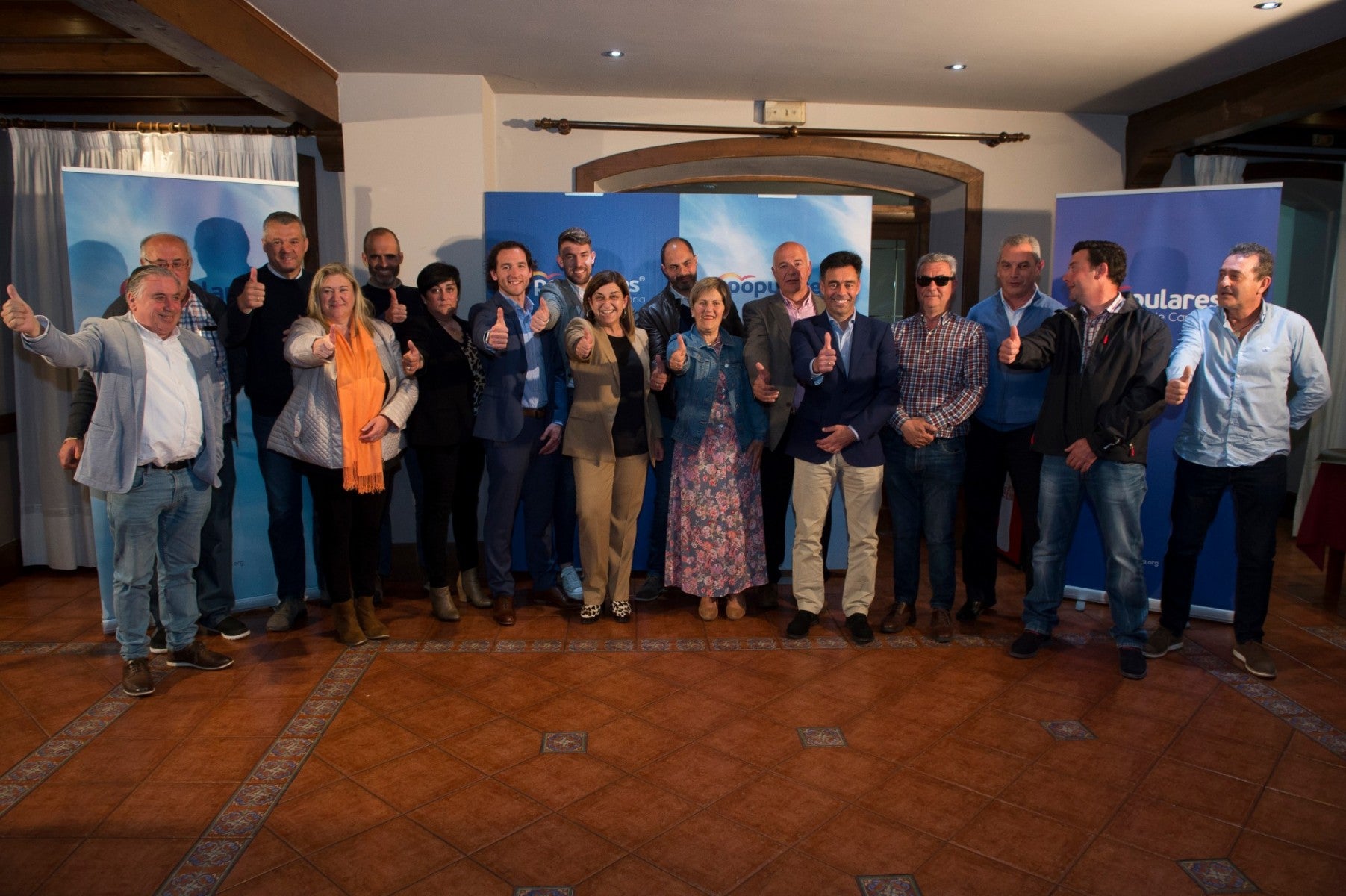 Buruaga junto a los candidatos a las alcaldías de los municipios del Nansa y la zona occidental