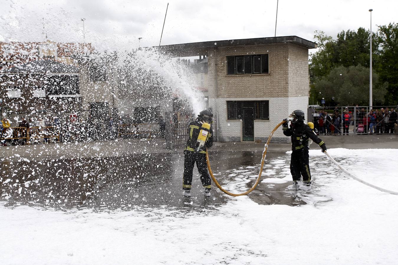 Fotos: Así es el trabajo de los bomberos de Torrelavega