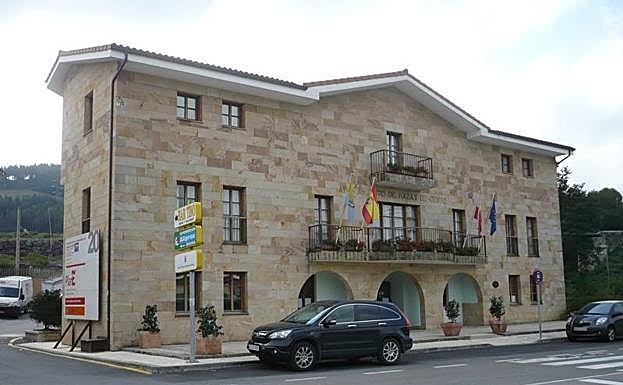 Vista del Ayuntamiento de Hazas de Cesto
