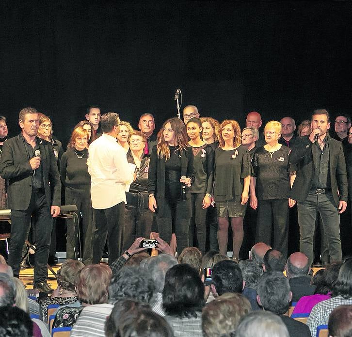 Actuación de Los Cosío en el auditorio de San Vicente.