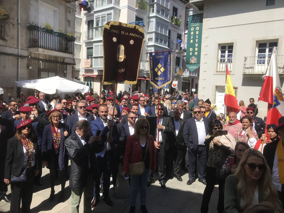 Fotos: La Cofradía de la Anchoa de Santoña amplía su nómina de cofrades