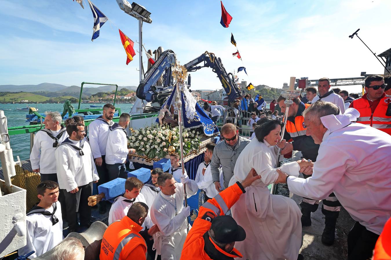 Fotos: San Vicente de la Barquera cumple con su tradición en La Folía