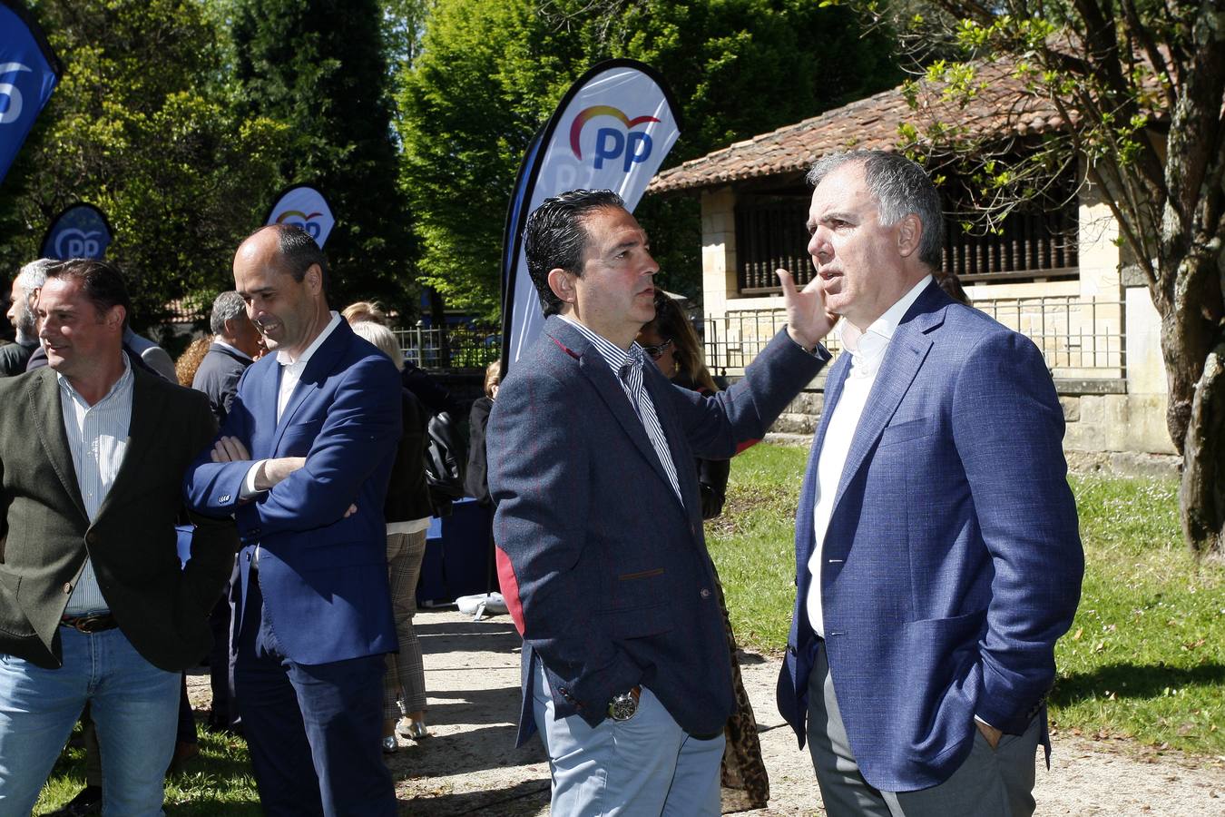 Los populares cántabros han presentado a sus candidatos en la Casa de Juntas de Puente San Miguel, en Reocín.