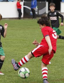 Imagen secundaria 2 - Más de mil niños jugarán el Torneo de Fútbol Ciudad de Torrelavega, el antiguo &#039;Torneo Alvarito&#039;